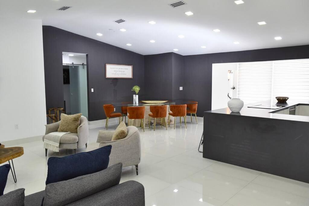 Luxurious With Bbq, Hot Tub, Heated Pool & Wifi - L36 Сasa de vacaciones