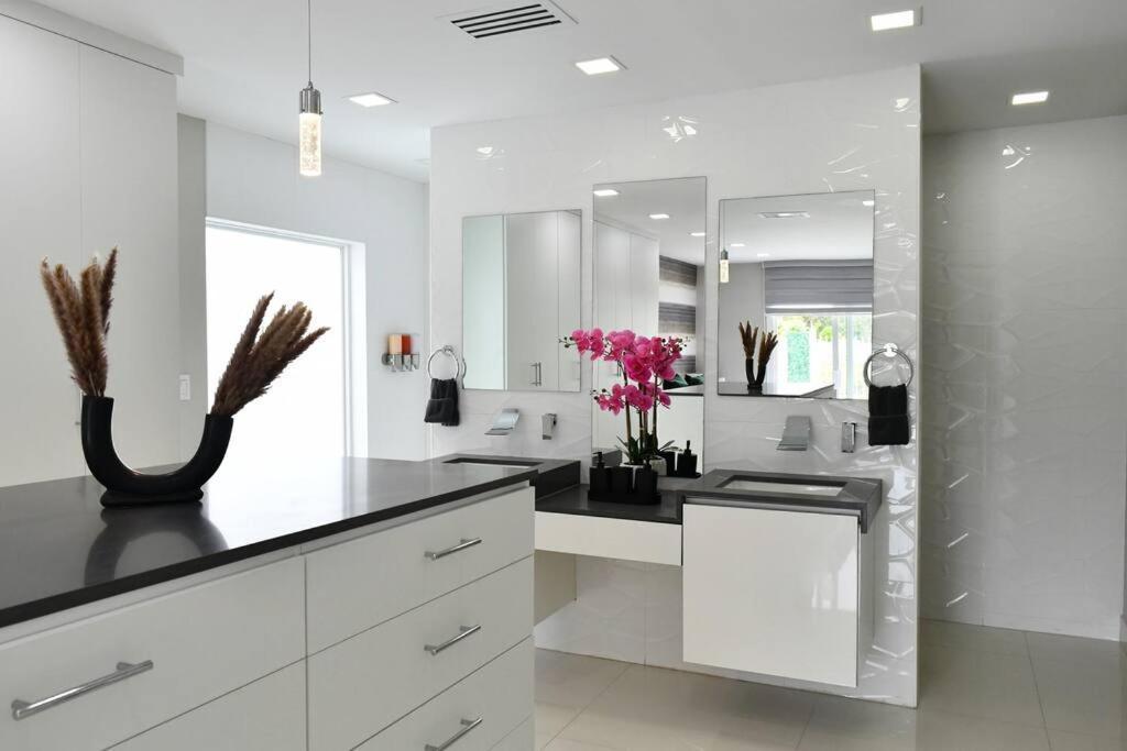 Сasa de vacaciones Luxurious With Bbq, Hot Tub, Heated Pool & Wifi - L36 Miami