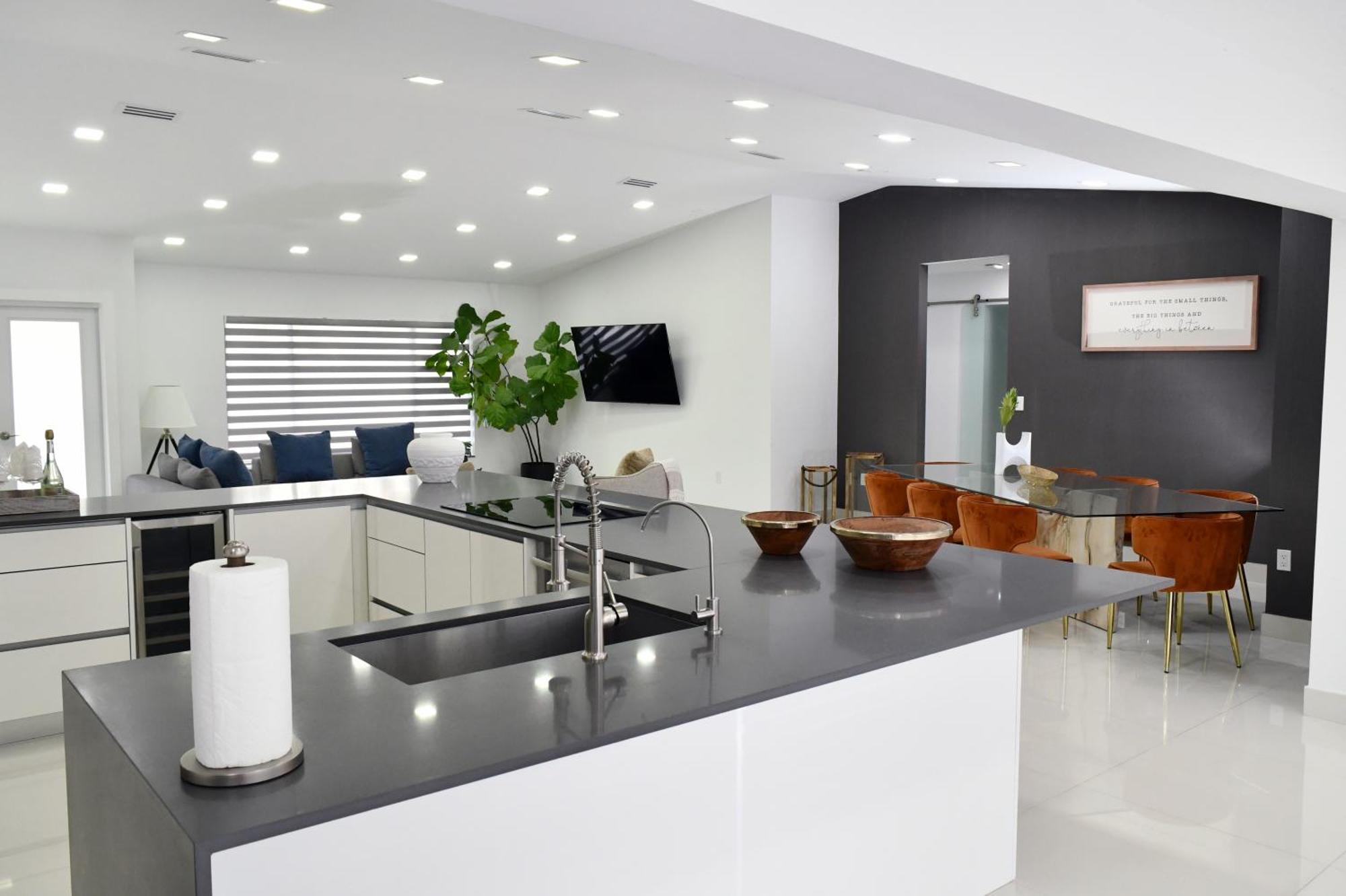 Luxurious With Bbq, Hot Tub, Heated Pool & Wifi - L36 Ferienhaus Miami