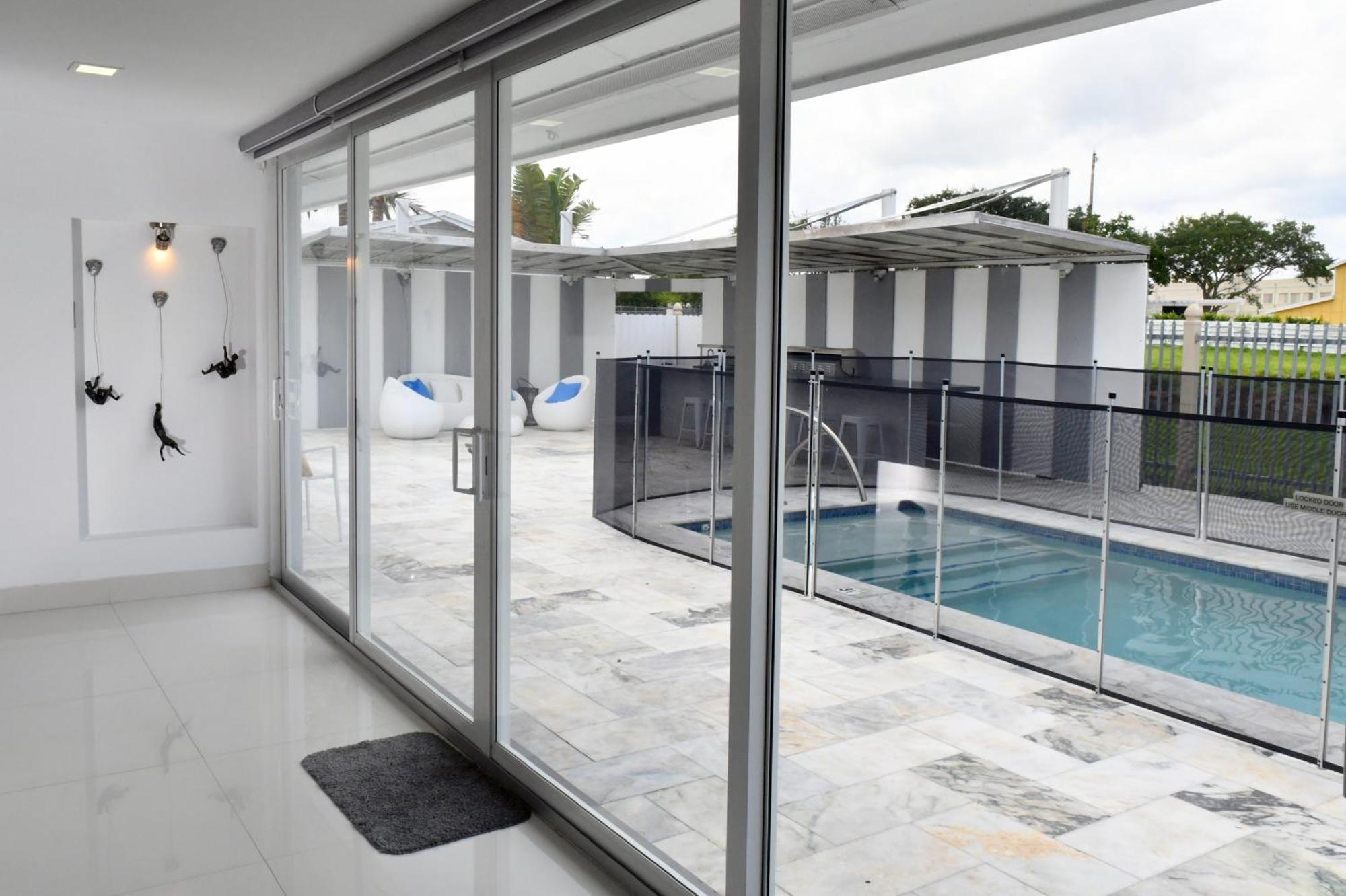 Ferienhaus Luxurious With Bbq, Hot Tub, Heated Pool & Wifi - L36 *